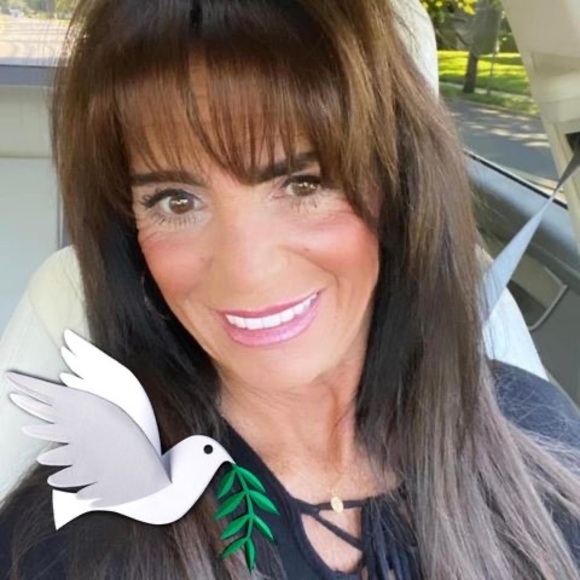 Meet your Posher, Joanne - Picture 1 of 1